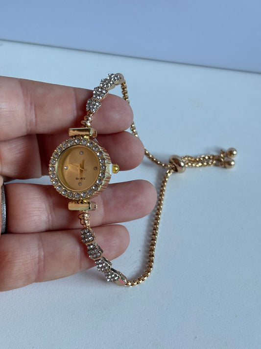 Glamorous Heart-Shaped -Encrusted Quartz Watch with Oval Alloy Case & -Accented Band