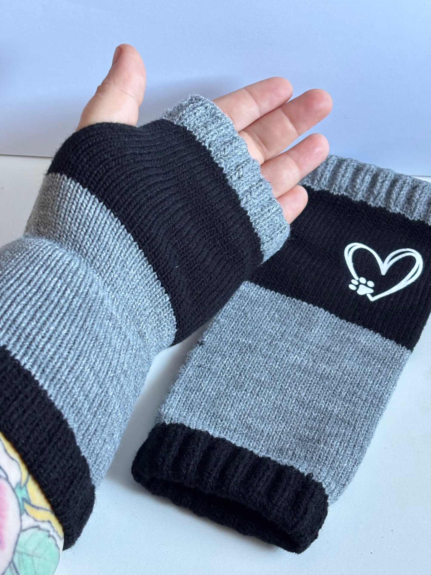 Elegant Heart-Shaped Decorative Color-Blocked Retro Fingerless Gloves